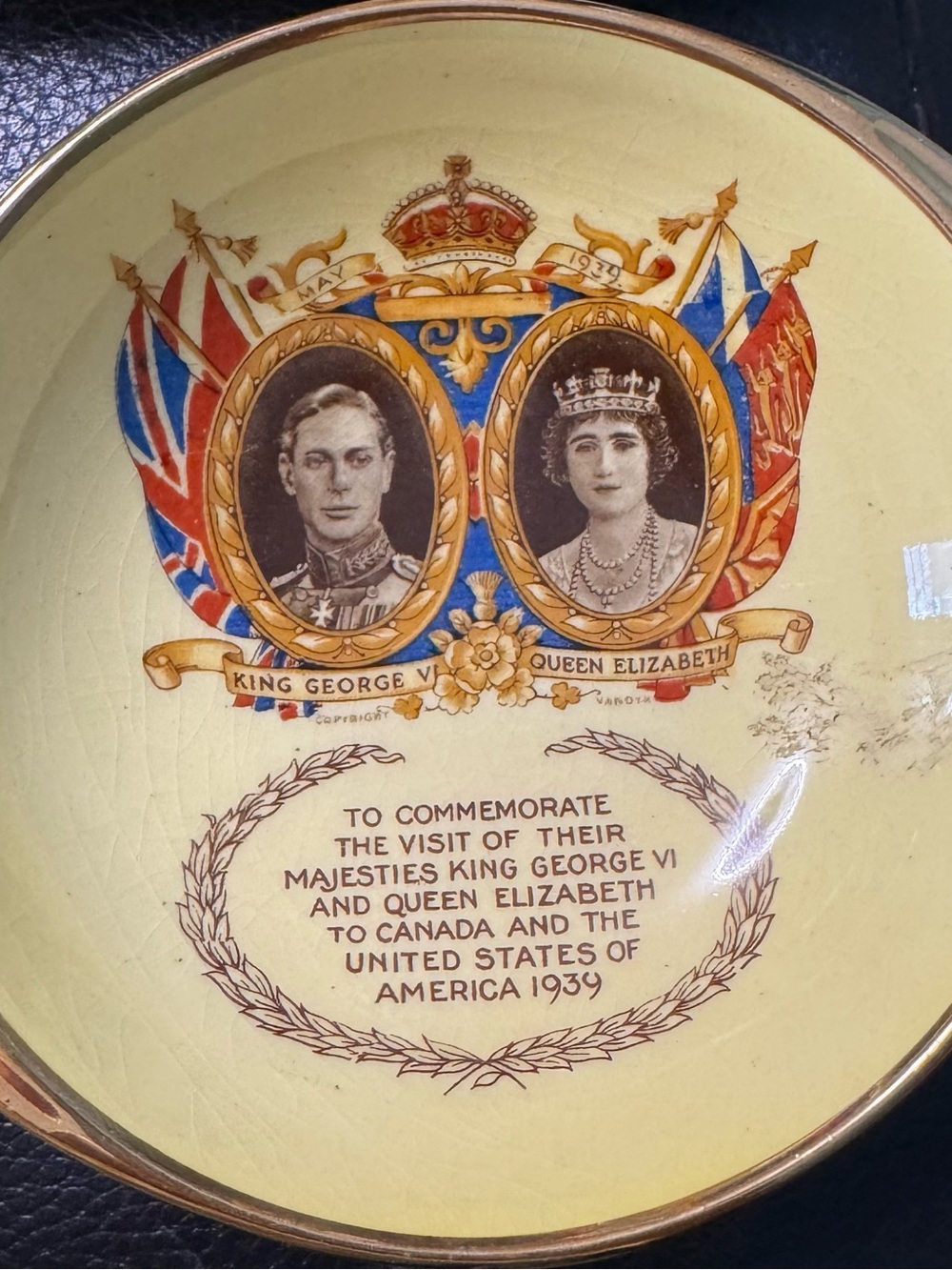 Commemorative Yellow Decorative Plate featuring King George V & Queen Elizabeth